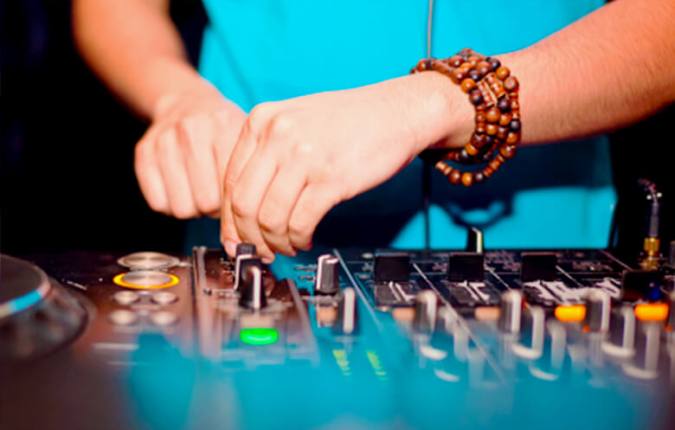 DJ and party music for corporate parties and corporate events with Midgaard Event