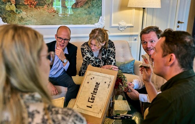 Indendørs teambuilding med gådespil og mysterier